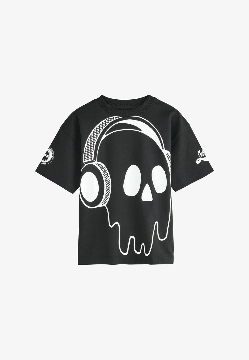 T-shirt nera in cotone con una grande grafica bianca di un teschio con cuffie, design che gocciola e maniche corte. Logo accentato sulla manica.