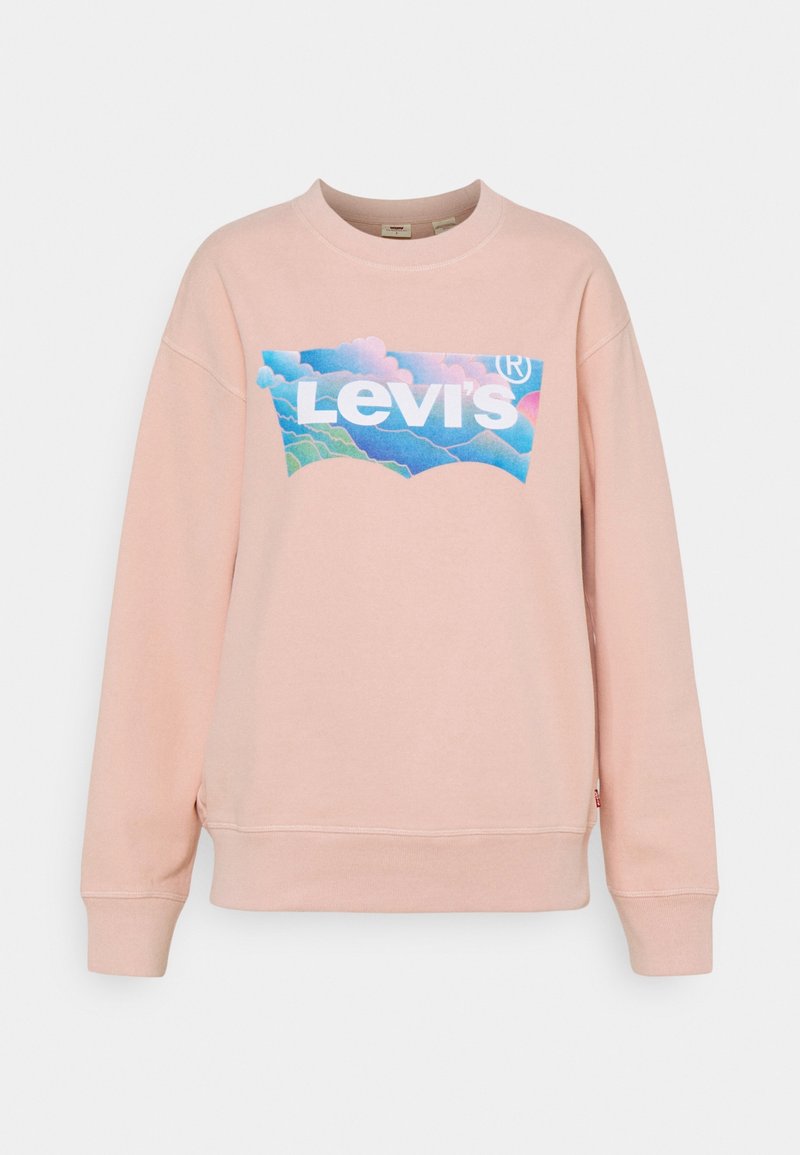 Sudadera de manga larga de color rosa claro con un logo colorido de Levi's que presenta nubes y montañas en el pecho.