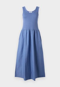 Sleeveless maxi dress in light blue. Fitted top with a round neckline, flowing, gathered skirt made of lightweight fabric.