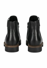 Botas de cuero negro hasta el tobillo con cremalleras laterales, costuras reforzadas y un tacón apilado. Textura suave con un ligero brillo.