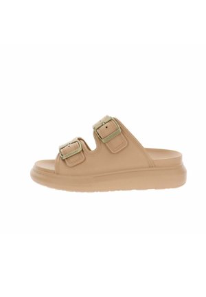 Sandalo beige slip-on con due cinturini regolabili con fibbia e suola spessa, progettato per un uso casual.
