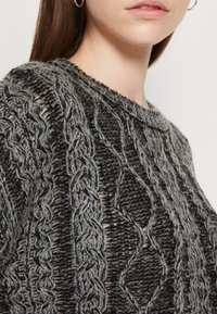 BDG Urban Outfitters Stickad tröja - grey