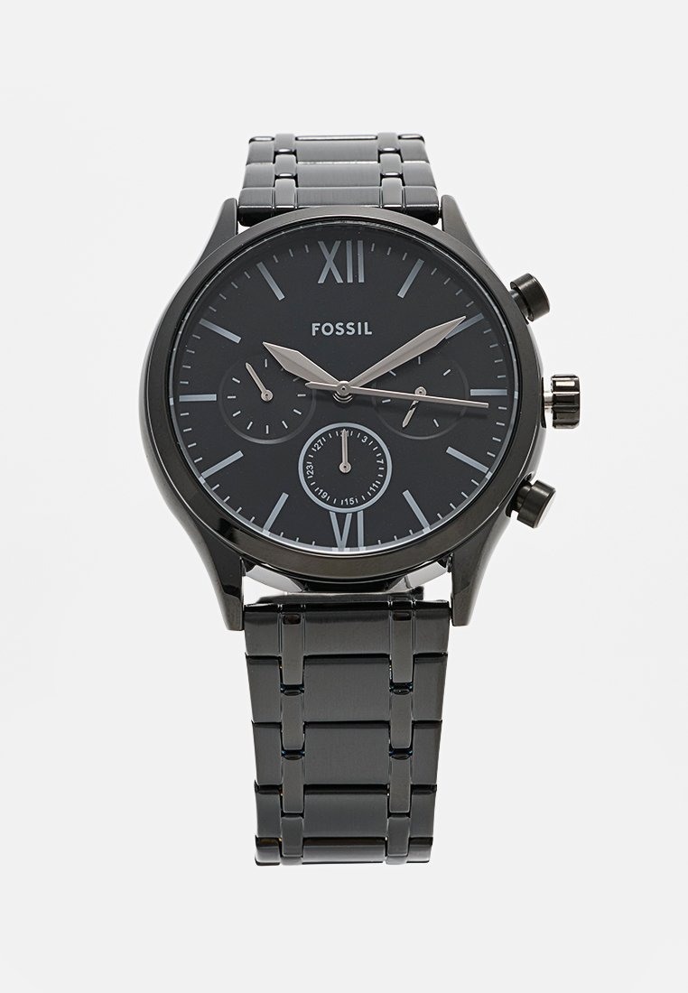 Schwarze Metalluhr mit strukturiertem Armband, rundem Ziffernblatt und römischen Ziffern. Verfügt über Teilzifferblätter und silberne Akzente für die Zeiger und das Logo.