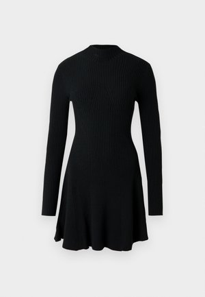 Schwarzes Strickkleid mit langen Ärmeln, gerippter Textur, hohem Ausschnitt und ausgestelltem Rock, mit figurbetontem Oberteil und glattem Finish.