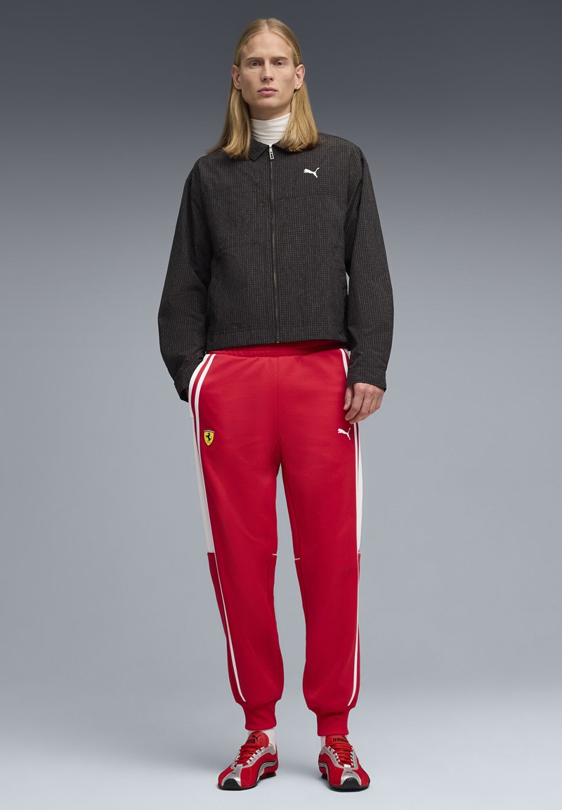 Puma SCUDERIA FERRARI JOGGING - Teplákové kalhoty - rosso corsa