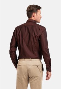 GIORDANO Zakelijk overhemd - dark ochre