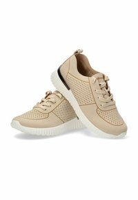 Zapatillas perforadas beige con un acabado texturizado, cordones en la parte delantera y una suela de goma blanca. Cuenta con un acento negro en el talón.