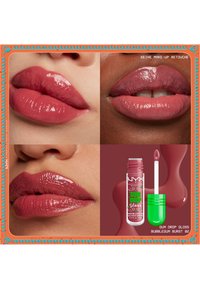 Gloss à lèvres NYX Gum Drop dans la teinte Bubblegum Burst, avec un ton rose-brun, une finition brillante et un applicateur vert. Gros plan sur des lèvres brillantes.