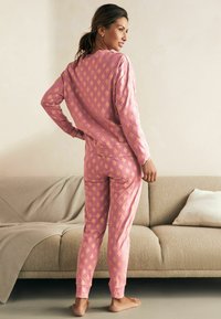 Next REGULAR FIT - LONG SLEEVE SET - Pyžamová súprava - pink foil