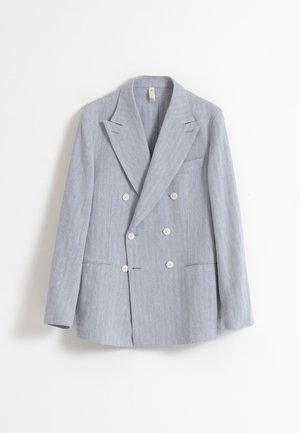 Blazer azul claro de doble botonadura con seis botones blancos, solapas de pico y tres bolsillos, exhibido sobre un fondo blanco liso.