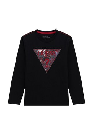 Maglietta nera a maniche lunghe con un grafico triangolare con accenti rossi e argento e la parola "GUESS" in grassetto. Tessuto strutturato con cuciture a contrasto.
