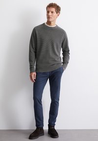 Marc O'Polo CREWNECK WITH RAGLAN WAVE STRUCTURE - Strickpullover - gray pin
