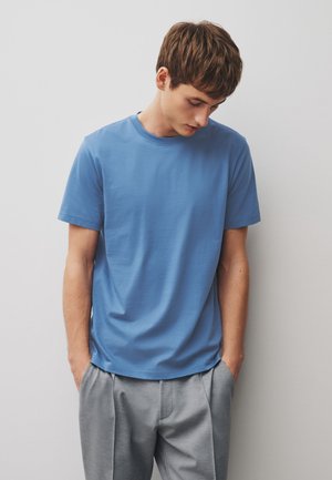 Next, - T-shirt basic