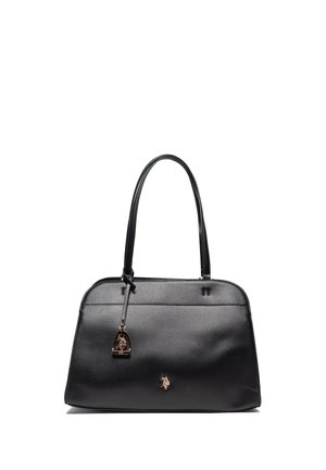 Schwarze Lederhandtasche mit zwei Schulterriemen und einem kleinen goldenen Emblem und Anhänger vorne vor weißem Hintergrund.