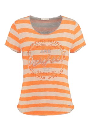 T-shirt à manches courtes rayé orange et beige avec col rond et texte "Believe in yourself and perfect cause you are" sur le devant.