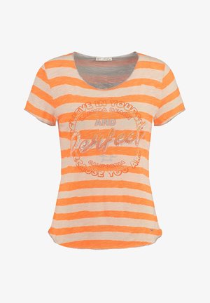 T-shirt à manches courtes rayé orange et beige avec col rond et texte "Believe in yourself and perfect cause you are" sur le devant.