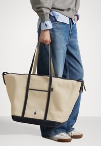 Atlasīts, ecru/navy