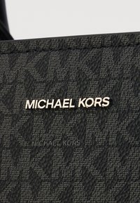 MICHAEL Michael Kors MOORE BUCKLE - Veľká kabelka - black