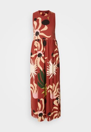 Robe maxi sans manches en rouille, présentant de grands motifs floraux en rose, noir et vert. Confectionnée en tissu léger avec une taille froncée.