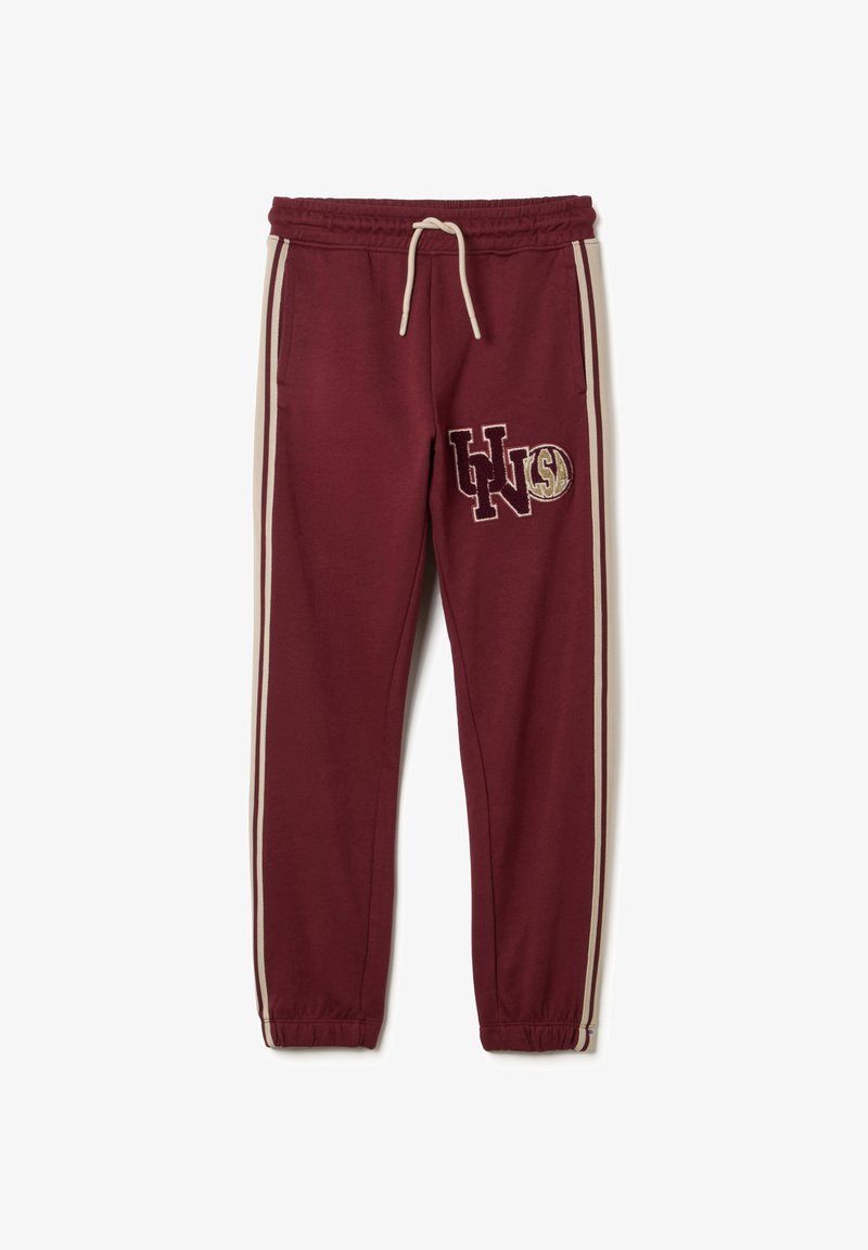 Pantalones de chándal burdeos con franjas laterales blancas, cinturilla elástica, cordón y detalle de logotipo bordado en el muslo.