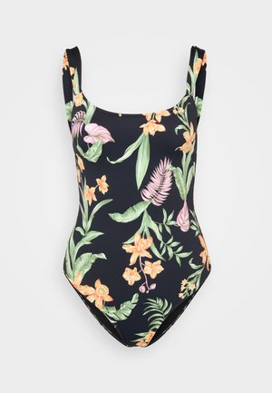 Sort heldragt i badetøj med et tropisk blomsterprint, der har rosa og orange blomster, grønne blade og en glat, strækbar stoftekstur.