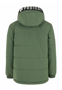 Giacca a vento verde con cappuccio, dotata di cuciture orizzontali, polsini elasticizzati e una fascia logo a contrasto in bianco e nero sul colletto.