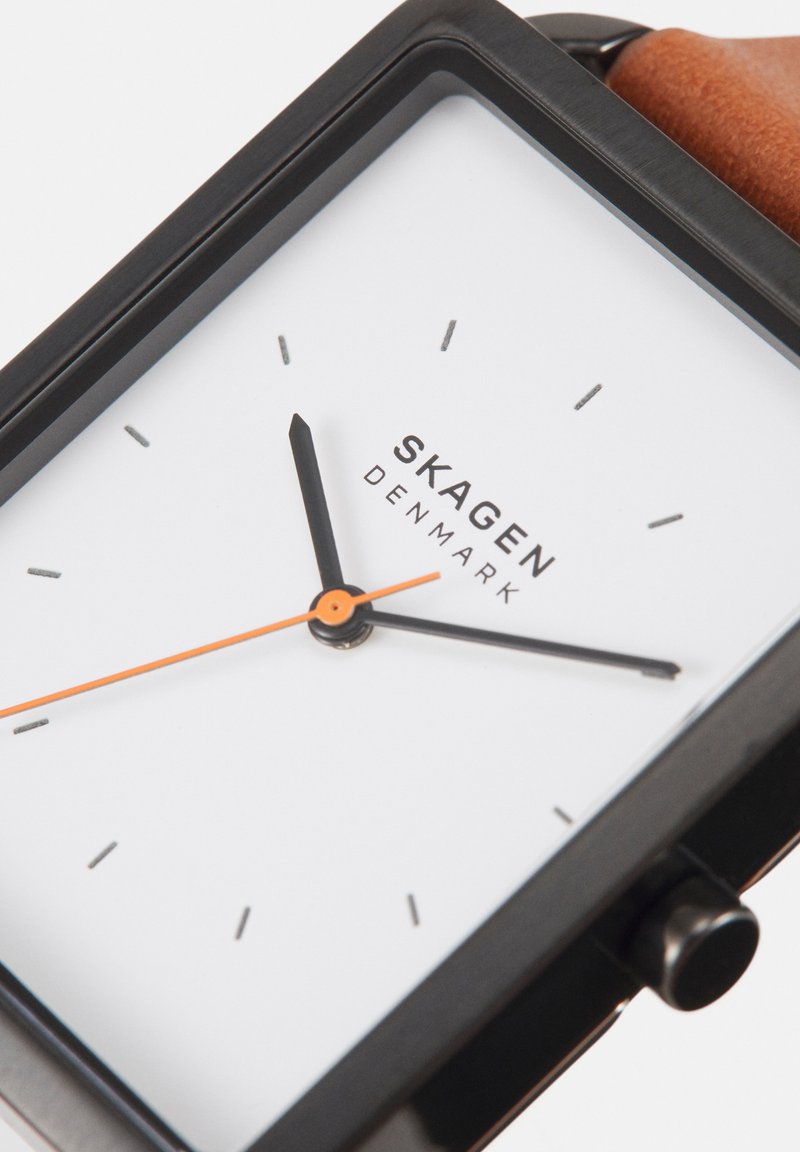SKAGEN HAGEN SLIM OROLOGIO IN ACCIAIO INOSSIDABILE CON CINTURINO IN PELLE MARRONE