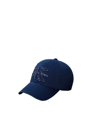 Granatowa czapka z daszkiem typu baseball z wygiętym daszkiem i wyszywanym logo "CK" i "Calvin Klein" na przednim panelu.