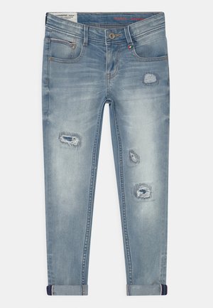 Jasnoniebieskie dżinsy o slim fit, z wieloma przetartymi łatami, złożonymi mankietami oraz pięcioma kieszeniami z kontrastowym szwem.