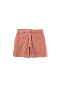 Shorts de couleur rouille en lin, dotés d'une taille plate, de deux poches arrière avec des accents de bouton, et d'une coupe droite.