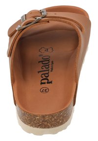 Sandalo in pelle marrone con suola in sughero, dotato di un'accento con fibbia argentata e una soletta sagomata. Logo "Palado" stampato all'interno.