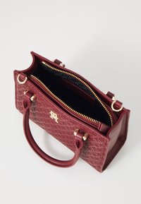 Tommy Hilfiger ETERNITY MICRO TOTE MONO - Håndveske - raspberry truffle