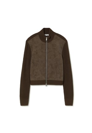 Veste bomber marron avec fermeture éclair à l'avant, corps en suède et manches en tricot côtelé. Deux poches latérales, design court et détails en tissu texturé.