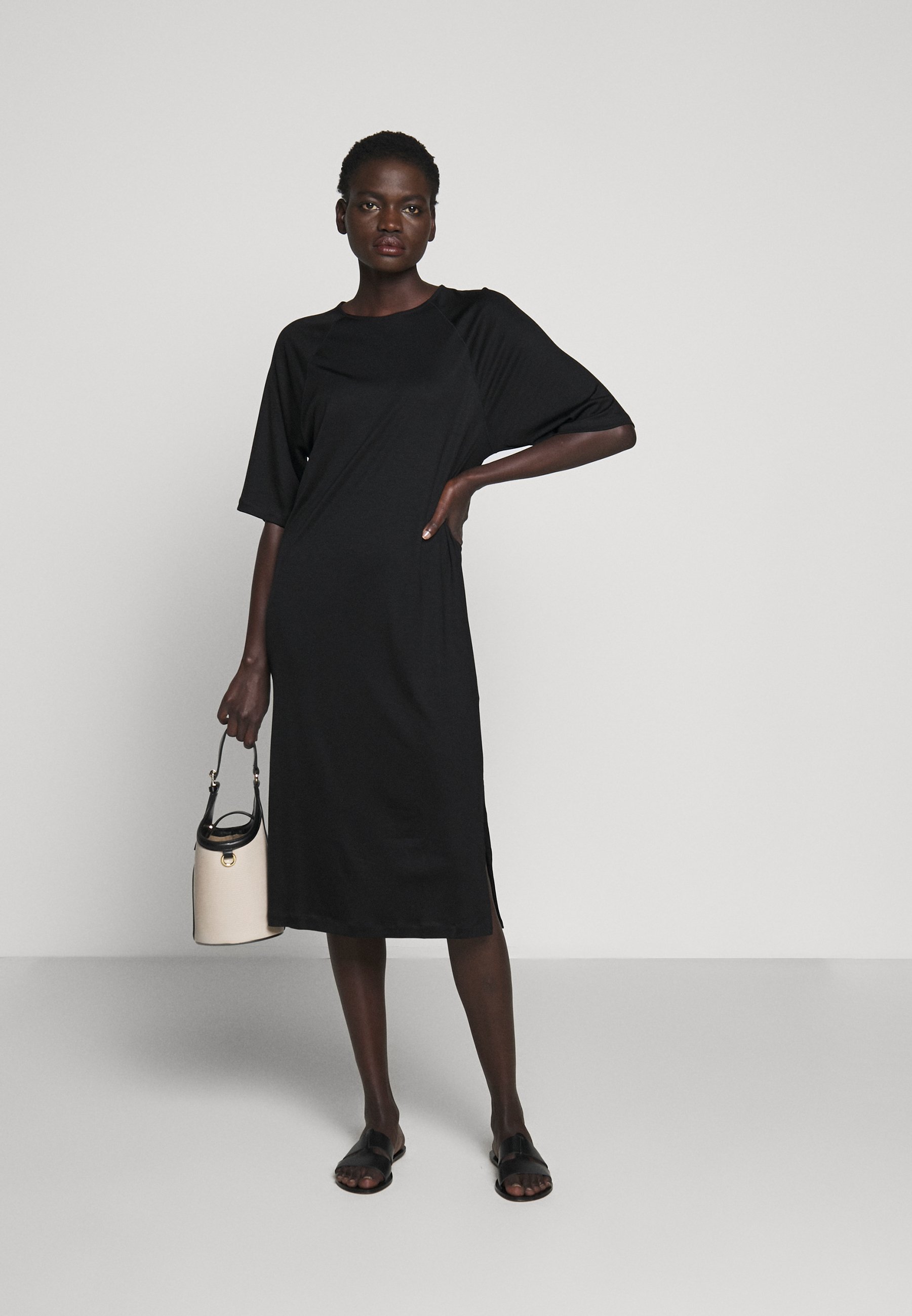 Filippa K MIRA DRESS Jerseyklänning blacksvart Zalando.se Svart jerseyklänning från Filippa K till dam.
