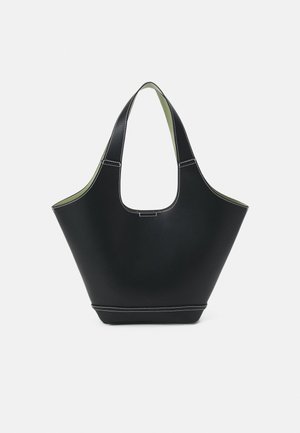 Schwarze Leder-Shopper-Tasche mit breiter, kantiger Form und kurzen Griffen; verfügt über weiße Nähte entlang der Nähte und ein grünes Innenfutter.