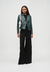 HUGO LUJANA - Giacca di pelle - dark green