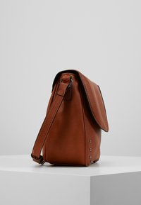 Anna Field Taška s příčným popruhem - cognac