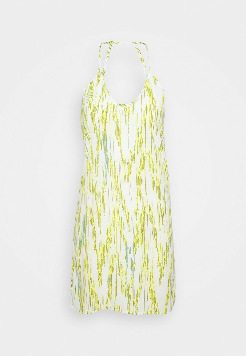 En ärmlös klänning med en låg rundad halsringning. Den har en vit grund med ett ljusgult och blått abstrakt mönster.