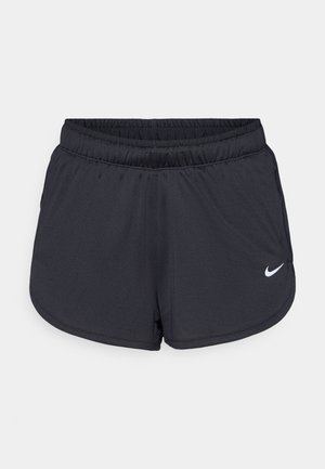 Crne sportske kratke hlače s elastičnim pojasom, sportski dizajn i bijeli Nike logo na donjem prednjem dijelu. Teksturirani materijal.