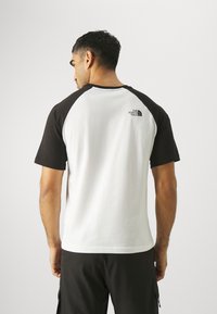 The North Face RAGLAN EASY TEE - Camiseta estampada - white