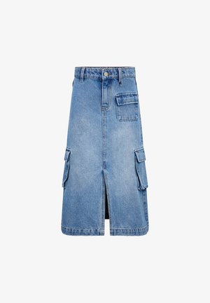 Denim-Midirock in Hellblau, mit Cargo-Taschen an den Seiten, einem Schlitz vorne und einem klassischen Taillenbund mit Gürtelschlaufen.
