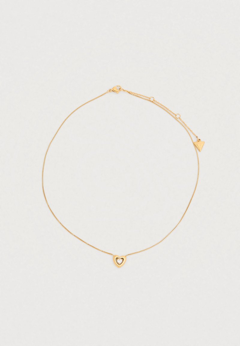Κολιέ αλυσίδας από χρυσό με μενταγιόν σε σχήμα καρδιάς με κομμένη μέση, λεπτούς συνδέσμους και ρυθμιζόμενο κούμπωμα για εφαρμογή.