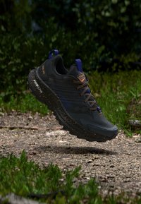 Unausgewählt, carbon/black