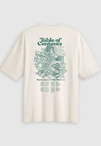 T-shirt de algodão de cor creme com estampa gráfica verde nas costas. O design inclui cestos de legumes e uma lista intitulada "Índice."