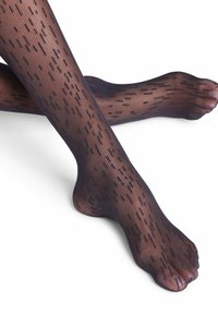 Schwarze gemusterte Strumpfhosen mit einer gerippten Textur, die vertikale Linien und kleine verstreute Punkte zeigen. Transparente Materialien mit einem eleganten Design.