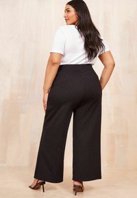 Curves Like These PINSTRIPE PONTE TAILORED - Kalhoty - grey