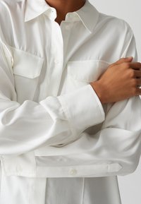 OPUS LANGARMBLUSE FLARA - Camicia - milk