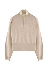 Beżowy sweter dzianinowy z wysokim kołnierzem, zamkiem ¼, prążkowanymi mankietami i dolnym wykończeniem, z delikatną metką z logo z przodu. Miękka tekstura.