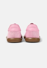 Camper PERFORATED BOTIJ  - Volnočasové šněrovací boty - pastelrosa