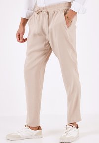 Buratti REGULAR FIT - Auduma bikses - beige